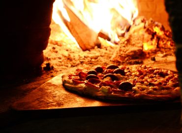 Développer des partenariats locaux pour booster votre pizzeria